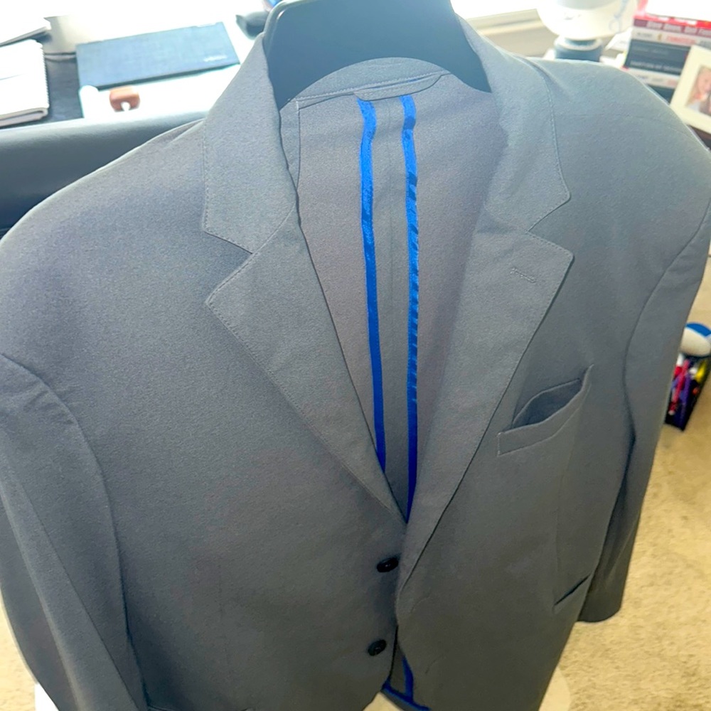 Men’s performance blazer, easily packs for travel, built in pocket square